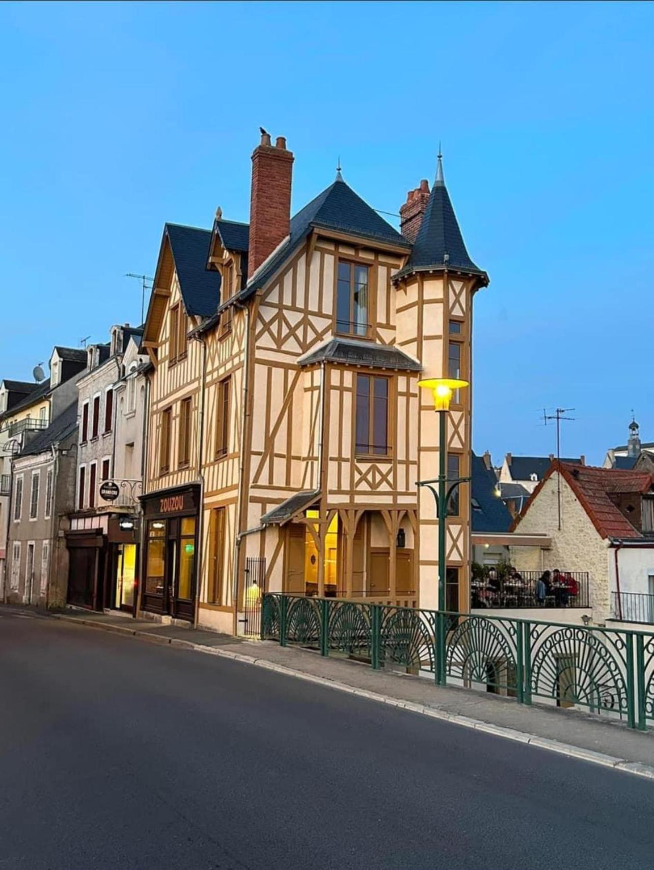 Logis Hotel La Maison A Pan De Bois Vierzon Exterior foto